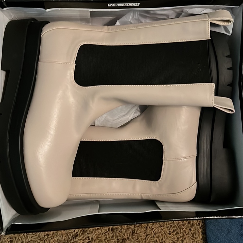 PrettyLittleThing Nude Chelsea Boots